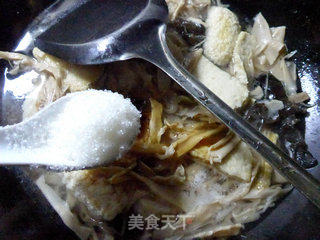 黑木耳水笋烧小素鸡的做法步骤：8