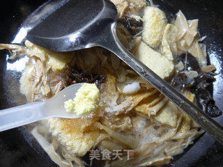 黑木耳水笋烧小素鸡的做法步骤：10