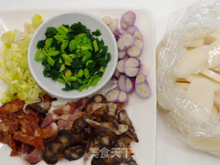 蚝油腊味炒年糕 我♥年糕5的做法步骤：1