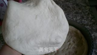 手工披萨的做法步骤：1