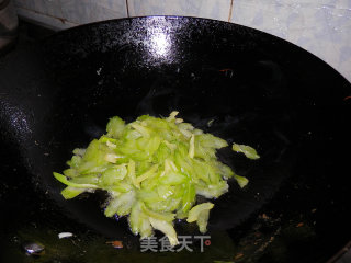 鸡蛋炒西芹的做法步骤：5