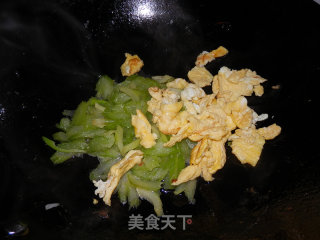 鸡蛋炒西芹的做法步骤：6