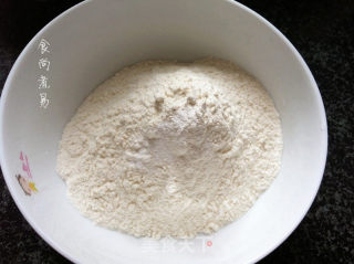 牛肉榨菜番茄汤包的做法步骤：1