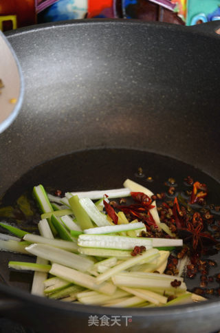 麻辣鲜香的水煮肉片的做法步骤：8