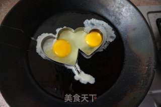 情人节献爱心—心连心爱心蛋的做法步骤：2