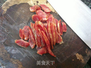 广式腊肠炒荷兰豆的做法步骤：4