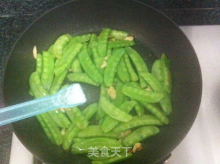 广式腊肠炒荷兰豆的做法步骤：9