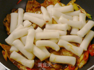 回锅肉炒年糕  我♥年糕8的做法步骤：6
