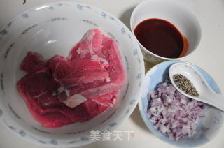 煎牛排---冬季的美味西餐的做法步骤：2