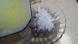 番茄炒虾球的做法步骤：2