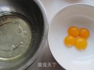 酸奶葡萄干戚风的做法步骤：2