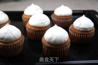 新年就要羊眉吐气—棉花糖羊杯子蛋糕的做法步骤：18