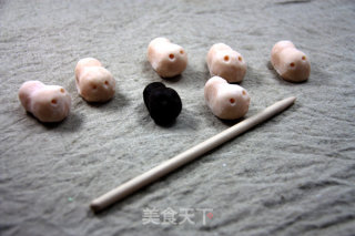 新年就要羊眉吐气—棉花糖羊杯子蛋糕的做法步骤：19