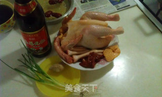 白斩鸡的做法步骤：1