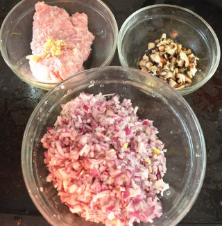西兰花肉燥饭的做法步骤：2