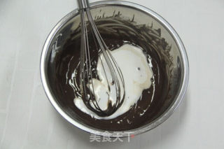情人节礼物的分享——松露巧克力的做法步骤：2