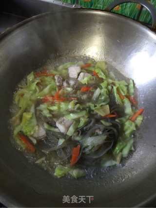 卷心菜五花肉炒粉条的做法步骤：7