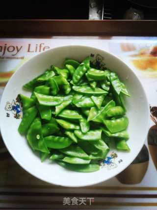 茶树菇炒荷兰豆的做法步骤：3