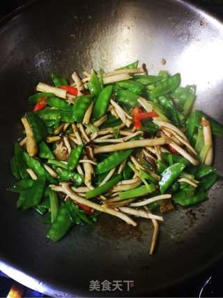 茶树菇炒荷兰豆的做法步骤：8