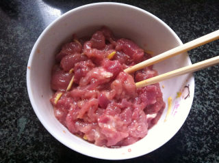 西兰花肉片煲的做法步骤：3