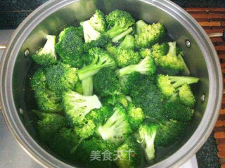 西兰花肉片煲的做法步骤：8