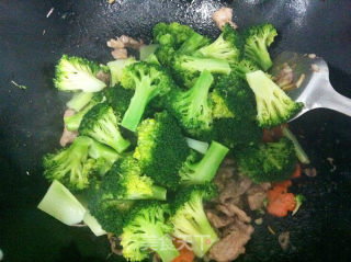 西兰花肉片煲的做法步骤：15