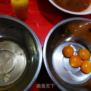 戚风纸杯蛋糕——新手也能成功的方法的做法步骤：1