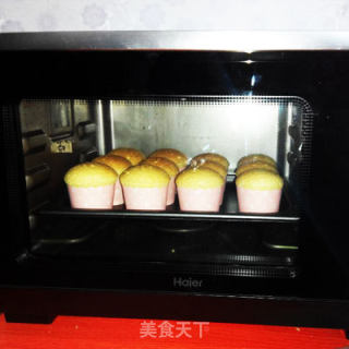 戚风纸杯蛋糕——新手也能成功的方法的做法步骤：14