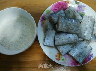 香煎刀鱼的做法步骤：1