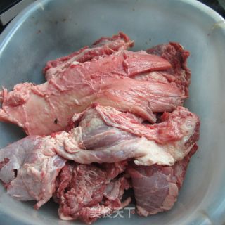 牛腩炖萝卜的做法步骤：1