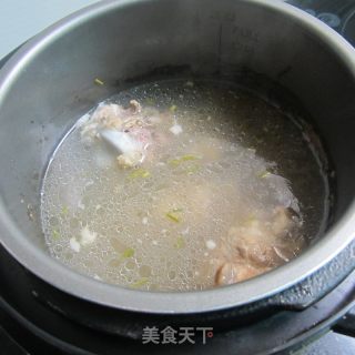 炖猪骨汤的做法步骤：6