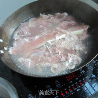炖牛腩的做法步骤：2