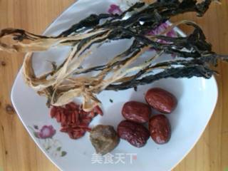 菜干猪骨汤的做法步骤：1