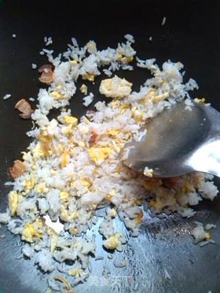腊肉蛋炒饭的做法步骤：5