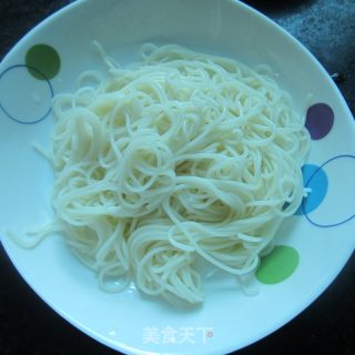 洋葱炒面的做法步骤：2