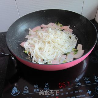 洋葱炒面的做法步骤：6