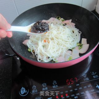 洋葱炒面的做法步骤：7