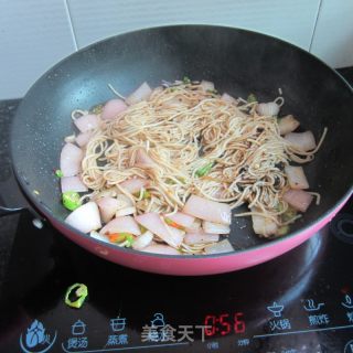 洋葱炒面的做法步骤：8