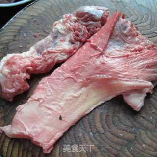 牛腩炖土豆的做法步骤：1