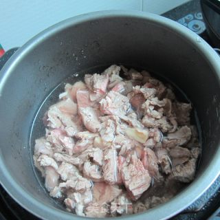 牛腩炖土豆的做法步骤：4