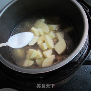 牛腩炖土豆的做法步骤：10