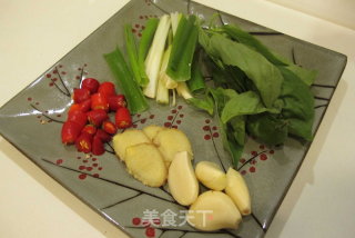 三杯鱼的做法步骤：2