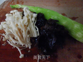 金针菇炒青笋的做法步骤：1