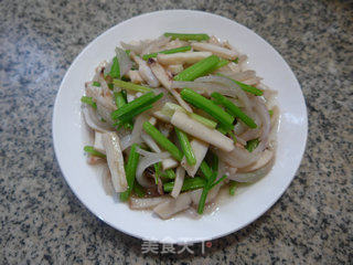 芹菜洋葱炒墨鱼鲞的做法步骤：12