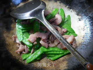 荷兰豆炒腊鸡腿的做法步骤：7