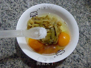 榨菜鸡蛋夹馍的做法步骤：4