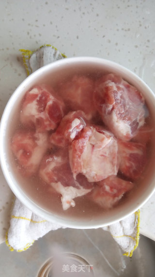 生炸排骨的做法步骤：1