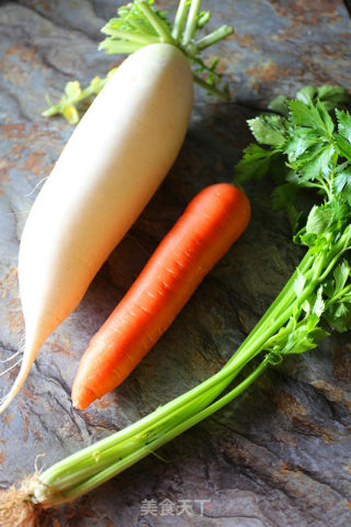 年饭桌上的花样素菜   如意珊瑚卷的做法步骤：1