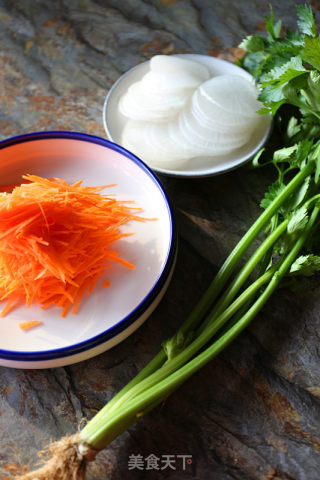 年饭桌上的花样素菜   如意珊瑚卷的做法步骤：2