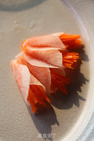 年饭桌上的花样素菜   如意珊瑚卷的做法步骤：5